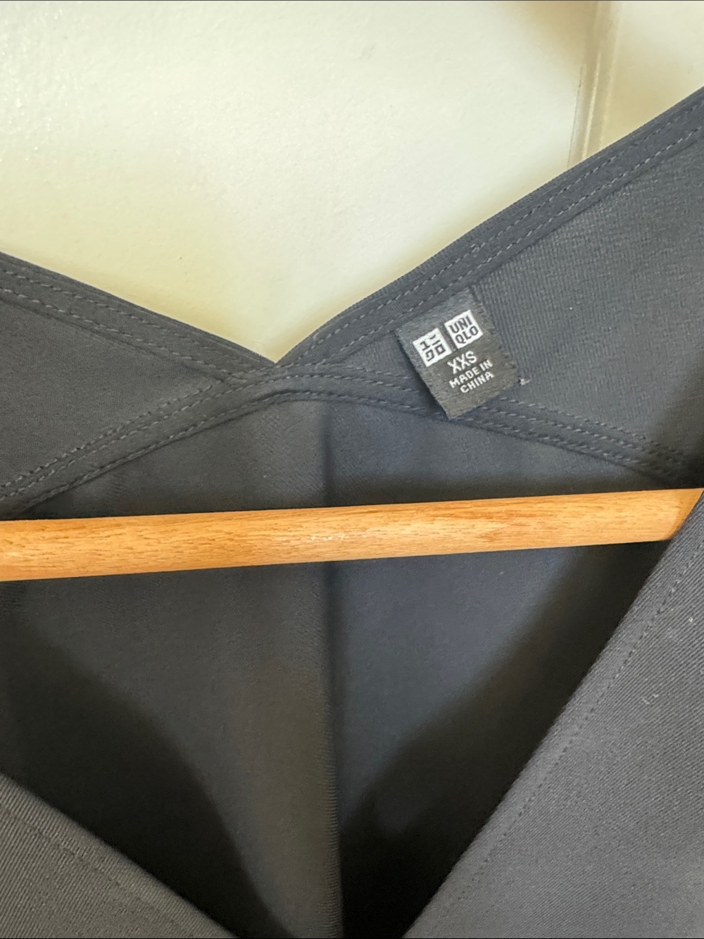 Uniqlo Black V-Neck Cap Sleeve Blouse - Picture 2 of 3